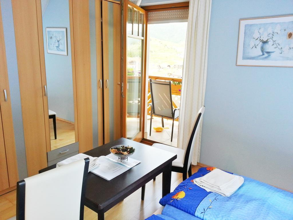 Gastehaus Zur Schonen Aussicht Bed & Breakfast Spitz an der Donau Room photo